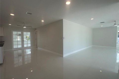 Villa ou maison à louer à Rotonda, Floride: 3 chambres, 164.25 m2 № 2166105 - photo 4