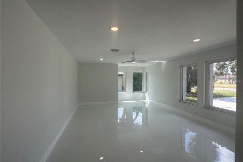 Villa ou maison à louer à Rotonda, Floride: 3 chambres, 164.25 m2 № 2166105 - photo 5