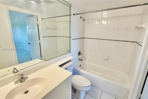 Copropriété à vendre à Miami, Floride: 2 chambres, 80.36 m2 № 2085371 - photo 17