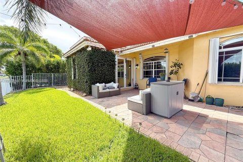 Купить виллу или дом в Катлер-Бей, Флорида 4 спальни, 174.84м2, № 1991878 - фото 25