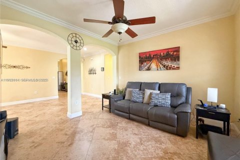 Купить виллу или дом в Катлер-Бей, Флорида 4 спальни, 174.84м2, № 1991878 - фото 17