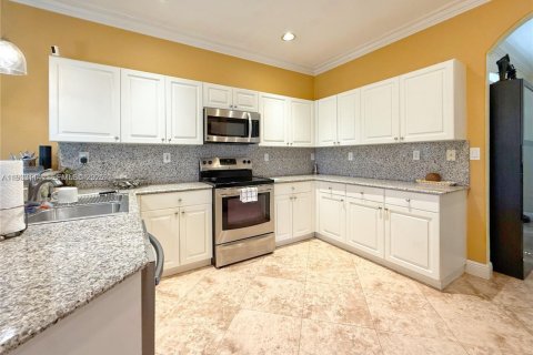 Купить виллу или дом в Катлер-Бей, Флорида 4 спальни, 174.84м2, № 1991878 - фото 19