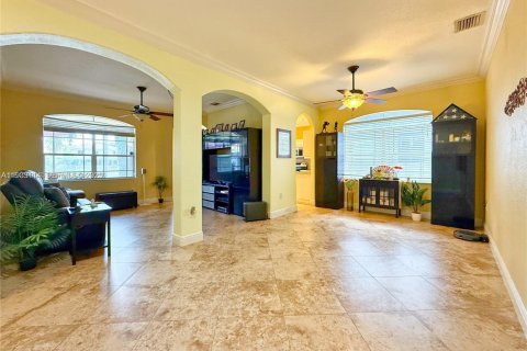 Купить виллу или дом в Катлер-Бей, Флорида 4 спальни, 174.84м2, № 1991878 - фото 16