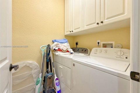 Купить виллу или дом в Катлер-Бей, Флорида 4 спальни, 174.84м2, № 1991878 - фото 6