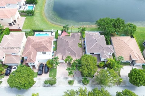 Купить виллу или дом в Катлер-Бей, Флорида 4 спальни, 174.84м2, № 1991878 - фото 2