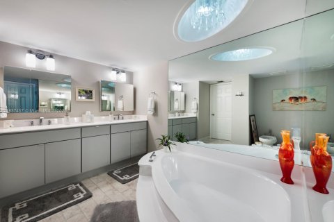 Copropriété à vendre à Miami, Floride: 2 chambres, 142.88 m2 № 1962965 - photo 12