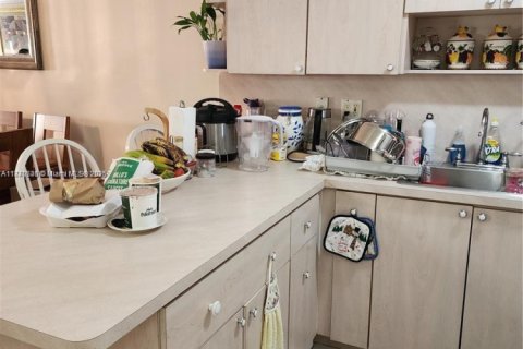 Condominio en venta en Hialeah, Florida, 2 dormitorios, 82.68 m2 № 1979495 - foto 12