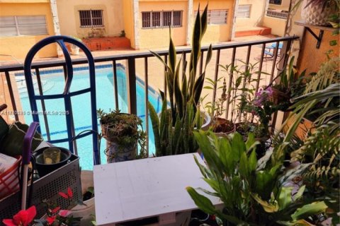 Condominio en venta en Hialeah, Florida, 2 dormitorios, 82.68 m2 № 1979495 - foto 25