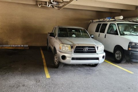 Condominio en venta en Hialeah, Florida, 2 dormitorios, 82.68 m2 № 1979495 - foto 4