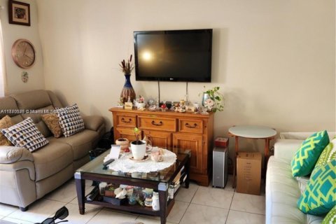 Condominio en venta en Hialeah, Florida, 2 dormitorios, 82.68 m2 № 1979495 - foto 21