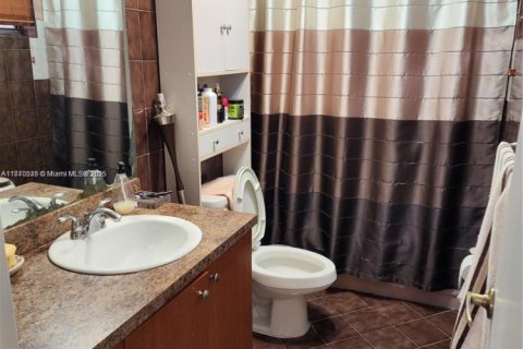 Condominio en venta en Hialeah, Florida, 2 dormitorios, 82.68 m2 № 1979495 - foto 24