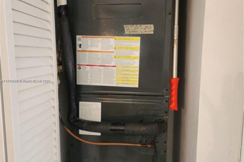 Condominio en venta en Hialeah, Florida, 2 dormitorios, 82.68 m2 № 1979495 - foto 11