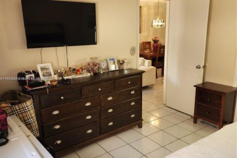 Condominio en venta en Hialeah, Florida, 2 dormitorios, 82.68 m2 № 1979495 - foto 23