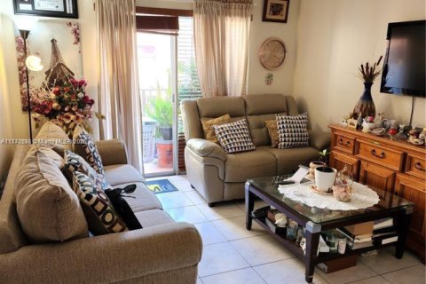 Condominio en venta en Hialeah, Florida, 2 dormitorios, 82.68 m2 № 1979495 - foto 20