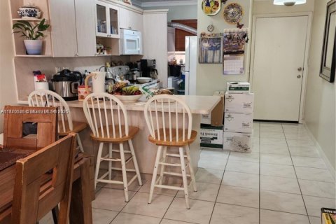 Condominio en venta en Hialeah, Florida, 2 dormitorios, 82.68 m2 № 1979495 - foto 16