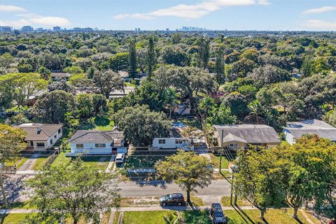 Купить виллу или дом в Норт-Майами, Флорида 5 комнат, 119.1м2, № 2023500 - фото 27