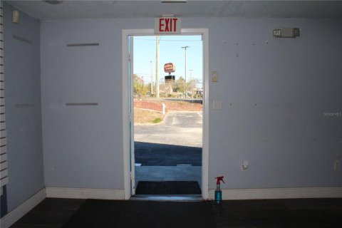 Immobilier commercial à vendre à Spring Hill, Floride: 37.16 m2 № 2131519 - photo 7