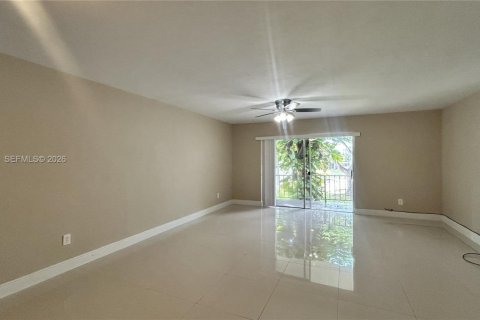 Condo in Miami, Florida, 2 bedrooms № 2146082 - photo 2