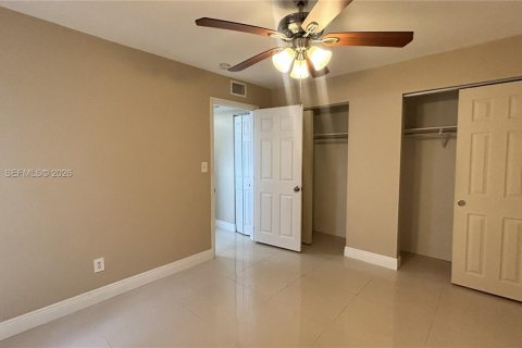 Condo in Miami, Florida, 2 bedrooms № 2146082 - photo 9