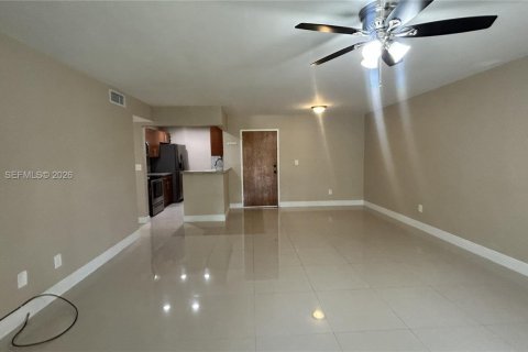 Condo in Miami, Florida, 2 bedrooms № 2146082 - photo 3