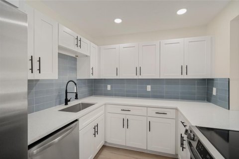 House in Orlando, Florida 3 bedrooms, 122.91 sq.m. № 2291121 - photo 10