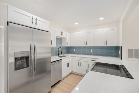 House in Orlando, Florida 3 bedrooms, 122.91 sq.m. № 2291121 - photo 11