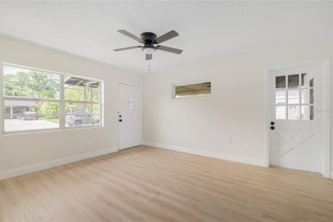 House in Orlando, Florida 3 bedrooms, 122.91 sq.m. № 2291121 - photo 24