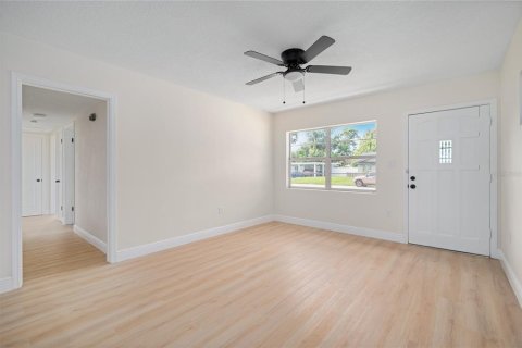 House in Orlando, Florida 3 bedrooms, 122.91 sq.m. № 2291121 - photo 16