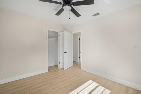House in Orlando, Florida 3 bedrooms, 122.91 sq.m. № 2291121 - photo 27