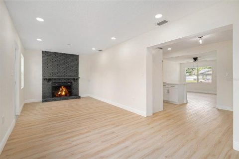House in Orlando, Florida 3 bedrooms, 122.91 sq.m. № 2291121 - photo 19