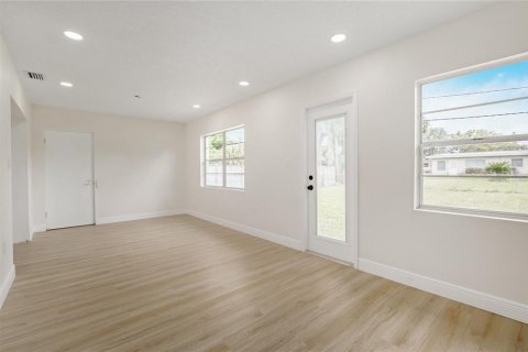 House in Orlando, Florida 3 bedrooms, 122.91 sq.m. № 2291121 - photo 20