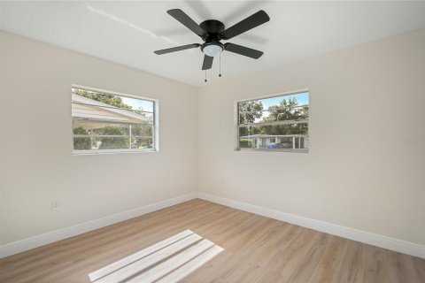 House in Orlando, Florida 3 bedrooms, 122.91 sq.m. № 2291121 - photo 25