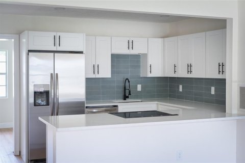 House in Orlando, Florida 3 bedrooms, 122.91 sq.m. № 2291121 - photo 3
