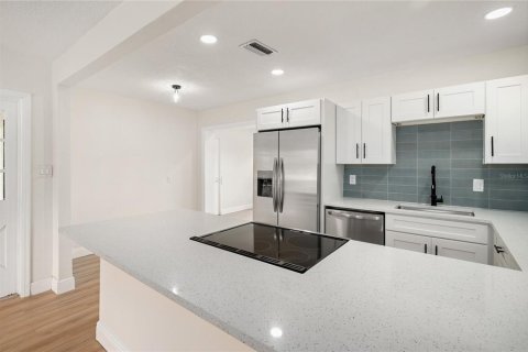 House in Orlando, Florida 3 bedrooms, 122.91 sq.m. № 2291121 - photo 5