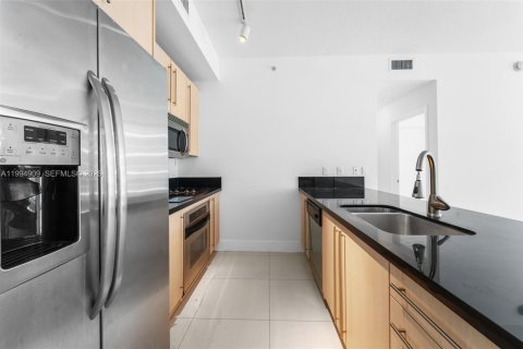 Condominio en alquiler en Miami, Florida, 1 dormitorio, 65.68 m2 № 2056586 - foto 3