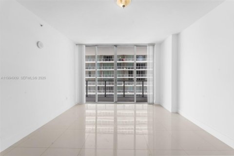 Condominio en alquiler en Miami, Florida, 1 dormitorio, 65.68 m2 № 2056586 - foto 5