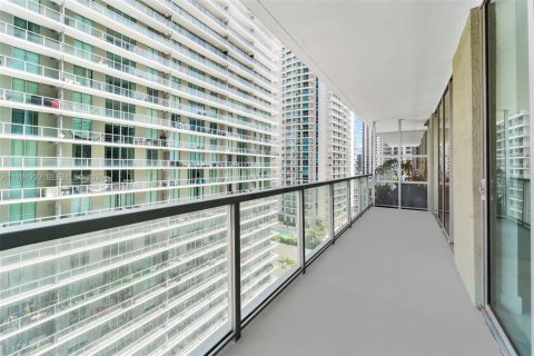 Condominio en alquiler en Miami, Florida, 1 dormitorio, 65.68 m2 № 2056586 - foto 9