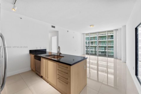 Condominio en Miami, Florida, 1 dormitorio  № 2056586