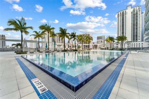 Condominio en alquiler en Miami, Florida, 1 dormitorio, 65.68 m2 № 2056586 - foto 16