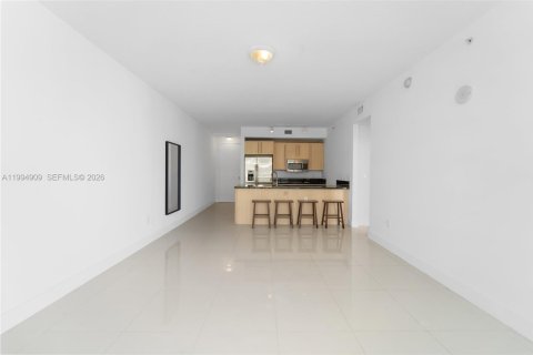 Condominio en alquiler en Miami, Florida, 1 dormitorio, 65.68 m2 № 2056586 - foto 2