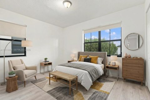Casa en venta en Hialeah, Florida, 5 dormitorios, 226.31 m2 № 2426582 - foto 5