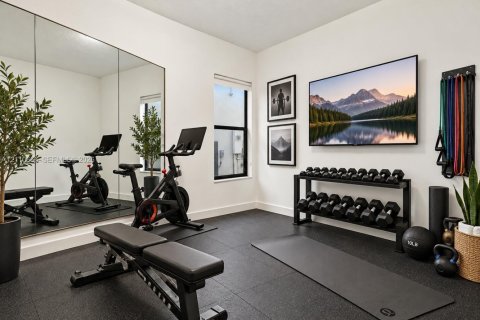 Casa en venta en Hialeah, Florida, 5 dormitorios, 226.31 m2 № 2426582 - foto 8