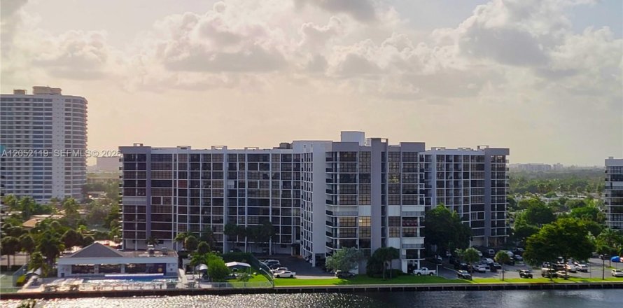 Condo à Hollywood, Floride, 2 chambres  № 2173419