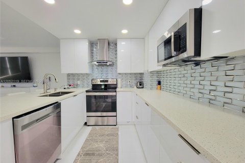 Copropriété à vendre à Hollywood, Floride: 2 chambres, 126.35 m2 № 2173419 - photo 5