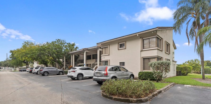 Condo in Oakland Park, Florida, 2 bedrooms № 1179574