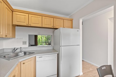 Condo in Tamarac, Florida, 1 bedroom  № 1991929 - photo 11