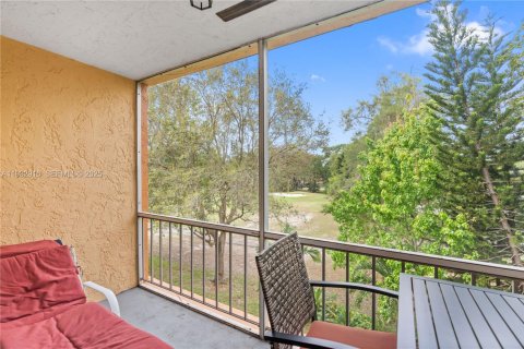 Condo in Tamarac, Florida, 1 bedroom  № 1991929 - photo 8