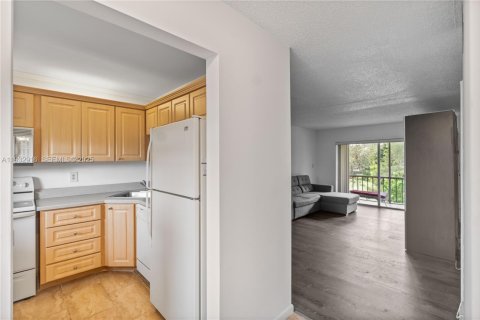 Condo in Tamarac, Florida, 1 bedroom  № 1991929 - photo 16