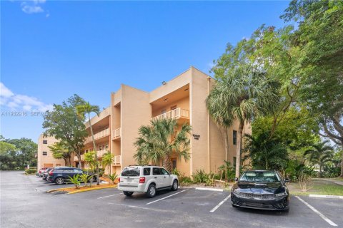 Condo in Tamarac, Florida, 1 bedroom  № 1991929 - photo 26