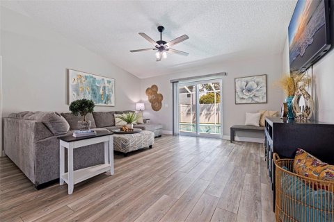 House in Largo, Florida 3 bedrooms, 138.98 sq.m. № 1905548 - photo 10